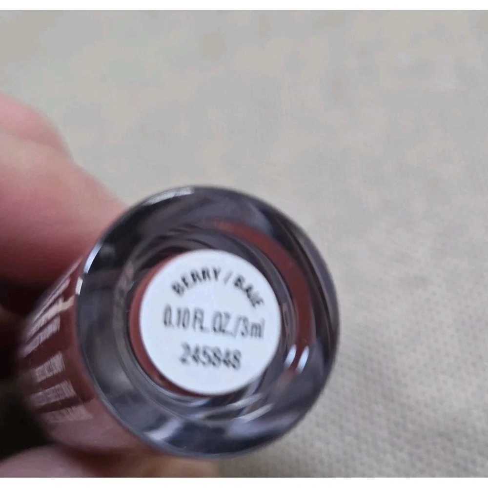 Mary Kay Tinted Lip Oil Berry- New In Box  NLA DISCONTINUED